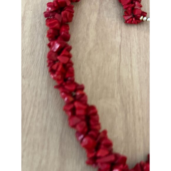 Dyed Red Coral Twisted Strands Beaded Necklace Screw Clasp 16" - Picture 6 of 9